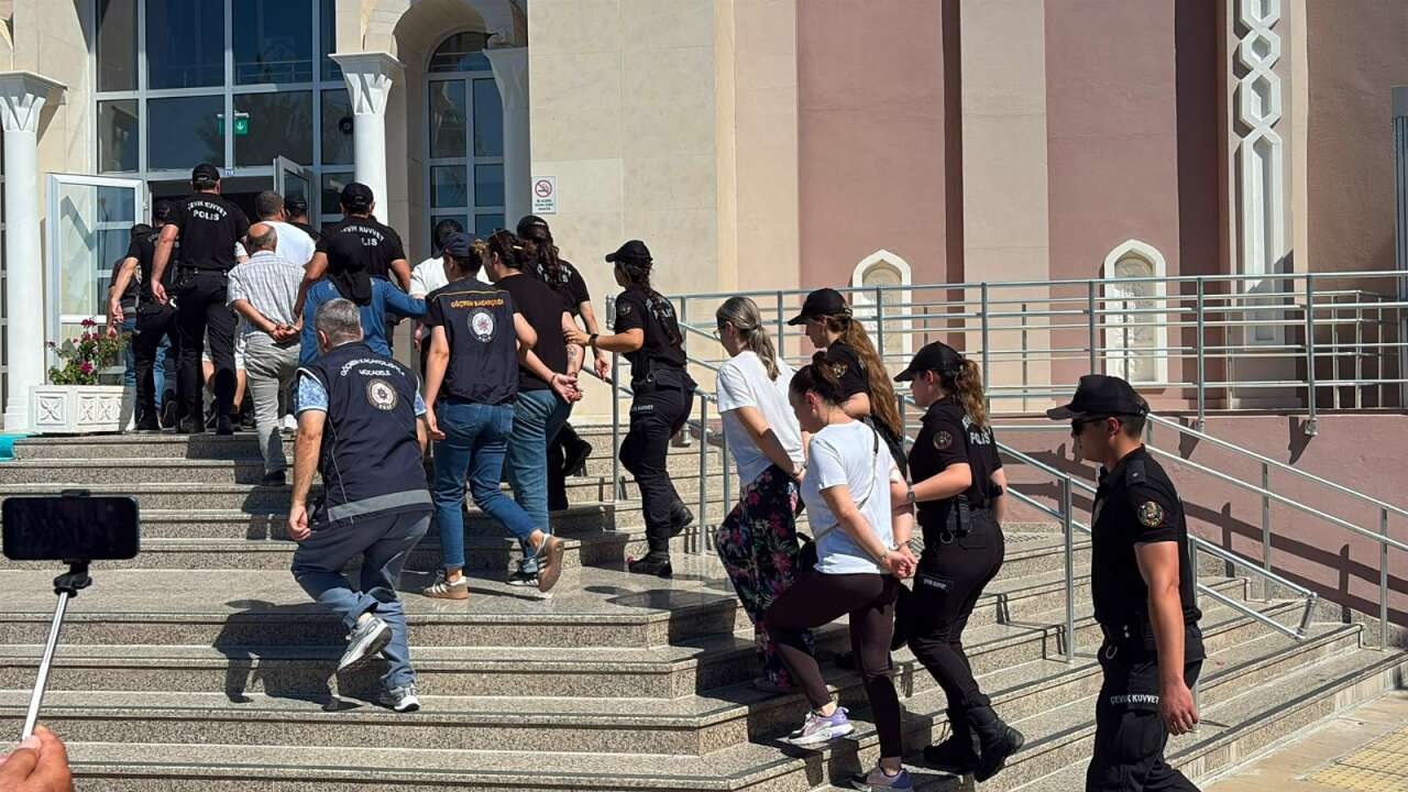 Kamyon Kasasında İnsan Kaçakçılığı Yapan Suç Örgütüne Operasyon: Göçmenlerden Kişi Başı 3 Bin ile 10 Bin Dolar Almışlar 4